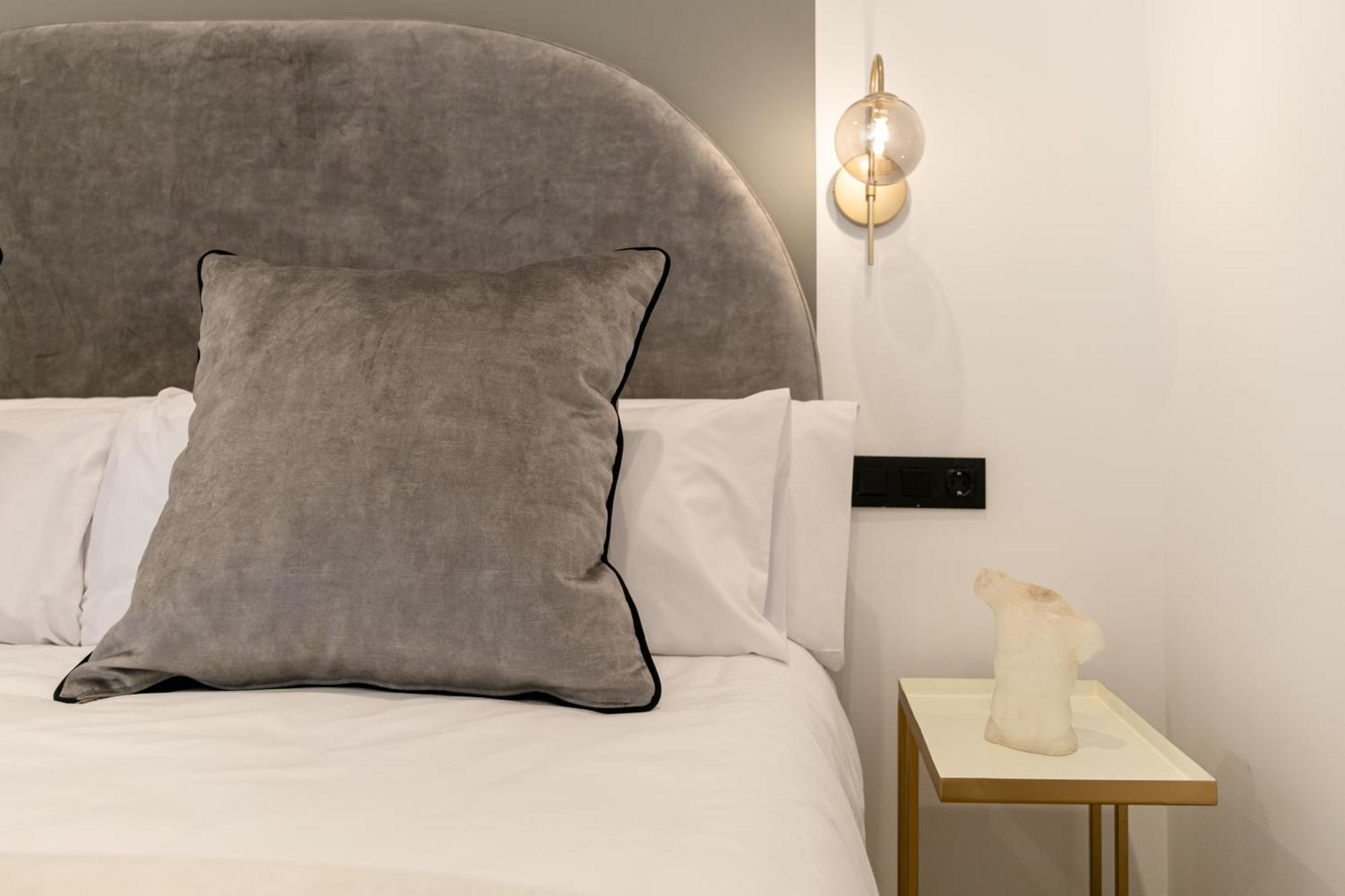 Isg Apartments Catedral Севилья Экстерьер фото